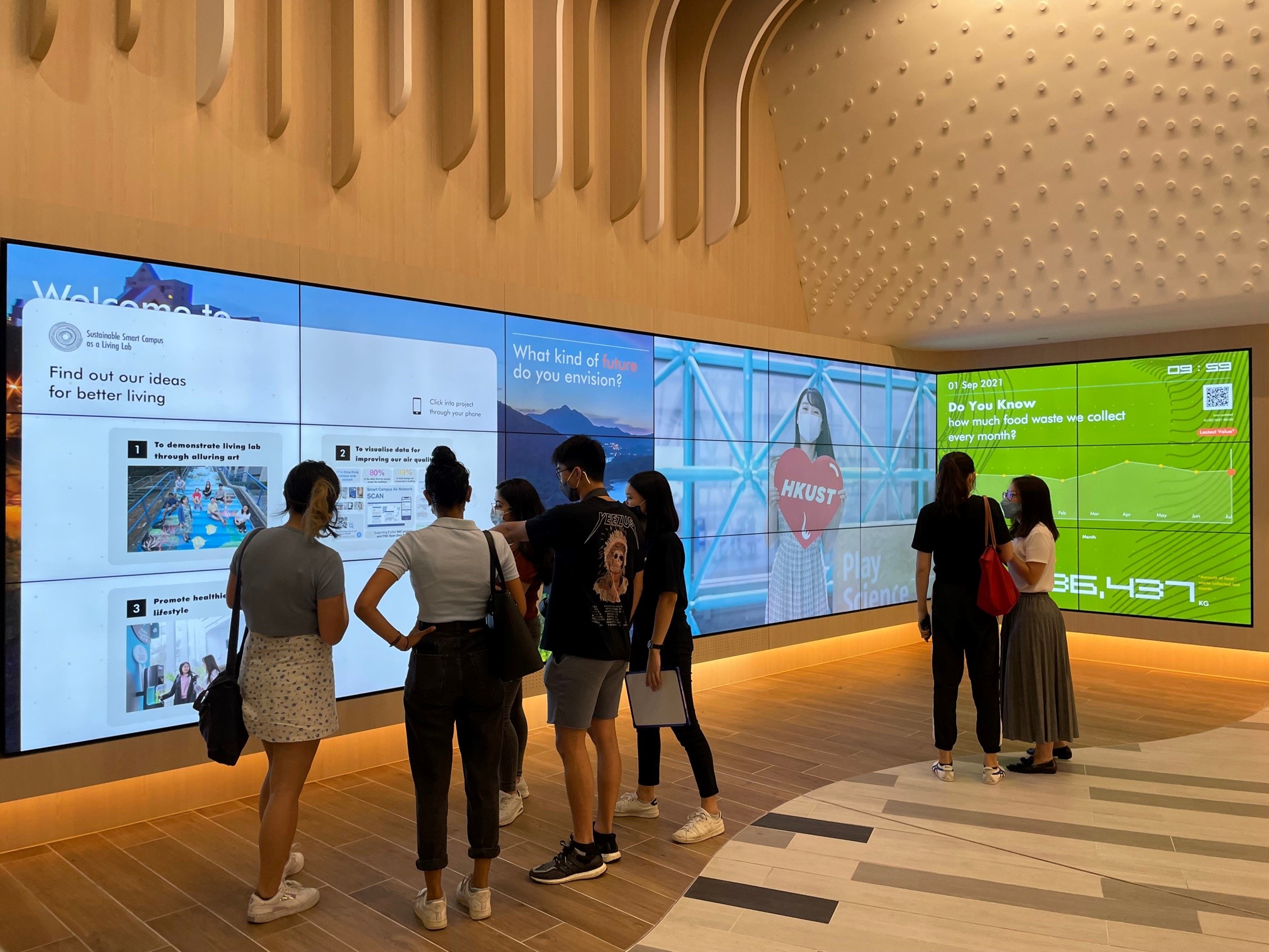 The interactive screen in the SSC Hub established by HKUST allows university members to know more about the real-time data and outcome generated by different SSC projects and other University sustainability initiatives