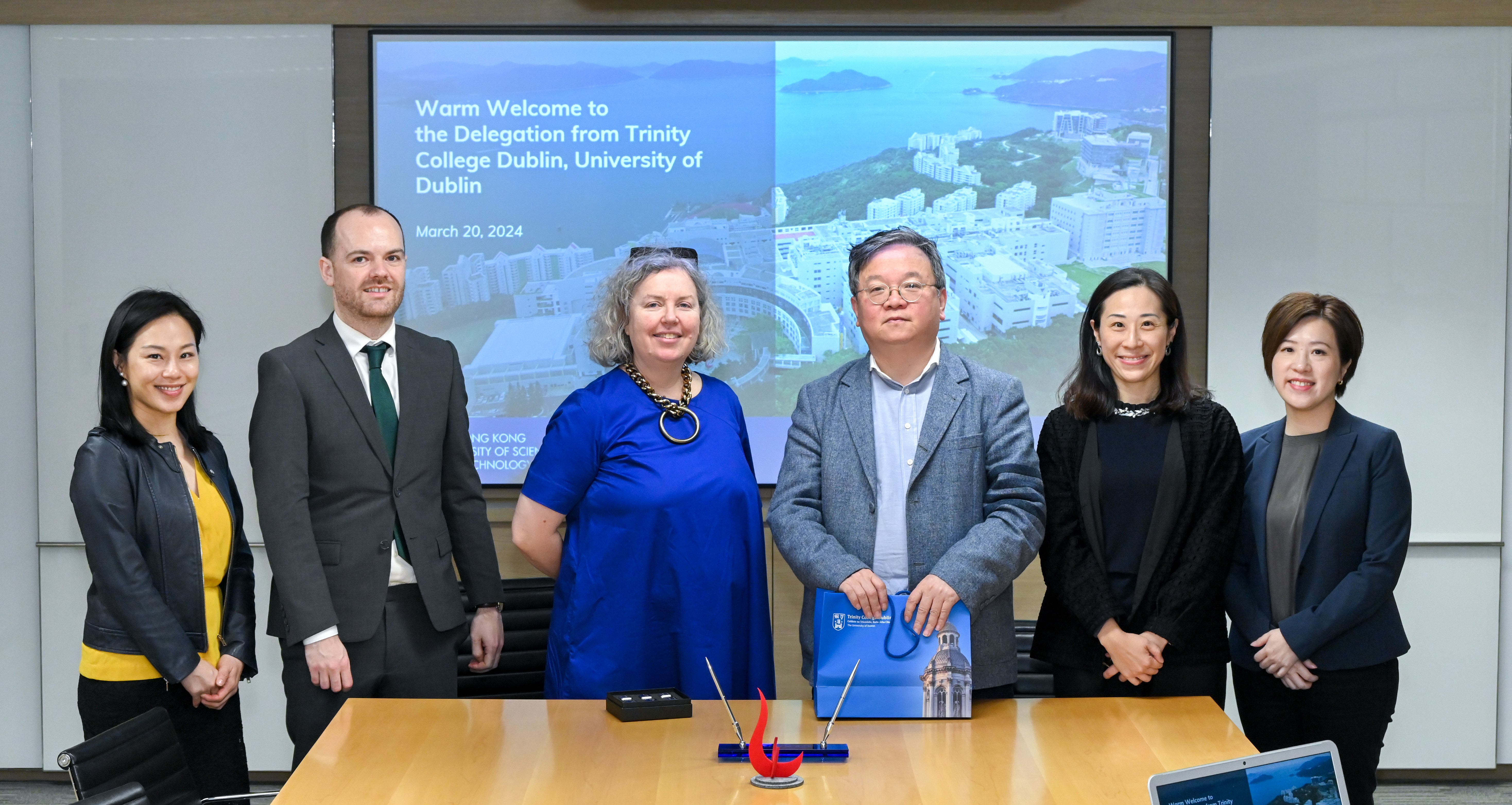 A group photo of Trinity College Dublin delegation and HKUST team.