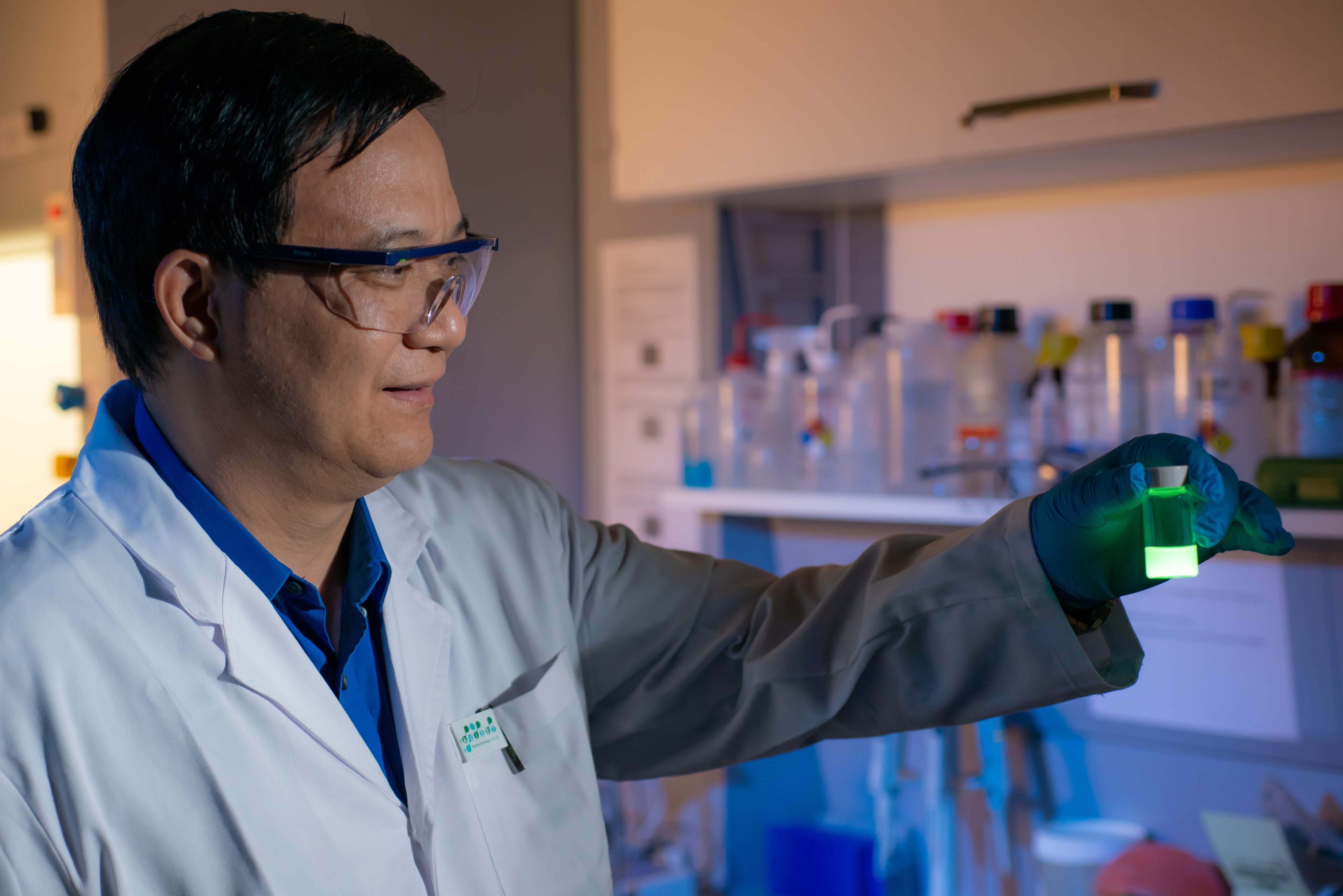 Since 2001, Prof. Tang has been researching on the unique photophysical phenomenon of AIE, leading to the development of more than 200 high-performance fluorescent materials with wide-ranging applications.