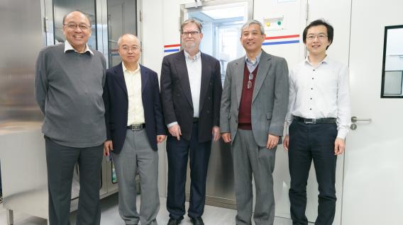 Prof. Henry TYE, Acting Director of HKUST Jockey Club Institute for Advanced Study(first left), Prof. WANG Yang, Dean of Science (second left), Prof. Penger TONG, Head of Department of Physics (second right) and Prof. WANG Yi, Assistant Professor of Department of Physics (first right) of HKUST witness the opening of the Quantum Optics for Astrophysics and Cosmology Laboratory.