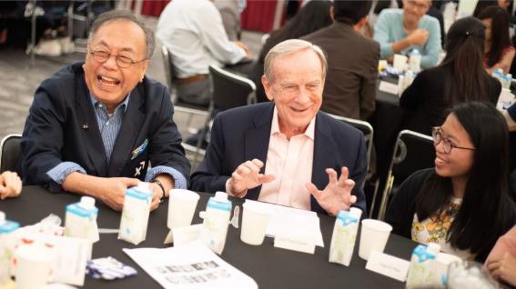 Many well-established businessmen like Jim THOMPSON (middle), Chairman and Founder of the Crown Worldwide Group, welcome the opportunity to share their experiences with young people. (Photo credit: Time Auction)