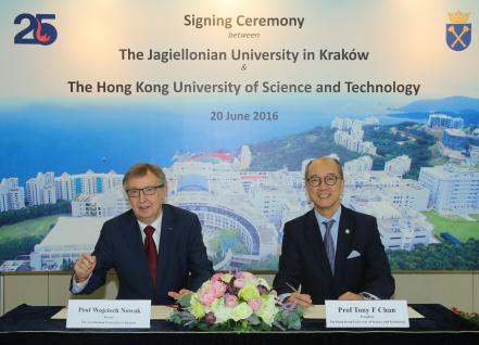  Prof Wojciech Nowak (left), Rector of Jagiellonian University, and Prof Tony F Chan, President of HKUST.