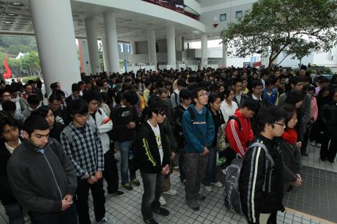  The Hong Kong Jockey Club Atrium is filled with HKUST staff and students gathering to observe a minute of silence.