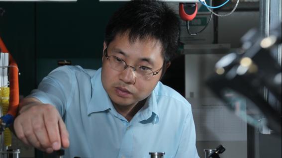  Prof Shengwang Du, Assistant Professor in HKUST's Department of Physics, and his research team have published their study in Physical Review Letters recently