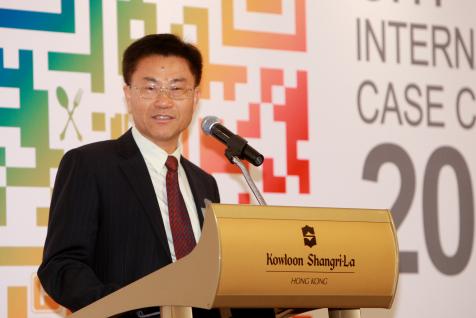  科大商學院院長鄭國漢教授於閉幕典禮發表演說。