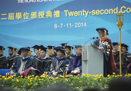  陈繁昌校长致辞勉励毕业生。