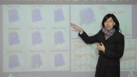 科 大 計 算 機 科 學 及 工 程 學 系 碩 士 生 陳 穎 怡 把 空 氣 質 素 的 數 據 視 像 化 ， 獲 2007 年 香 港 資 訊 及 通 訊 科 技 獎 最 佳 創 新 及 研 究 （ 大 專 及 大 學 組 ） 銀 獎 。	