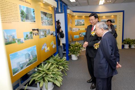 HKUST Council Chairman Dr John Chan (right) and HKUST Vice-President for Administration and Business Prof Yuk-Shan Wong toured around the campus development exhibition panels.	