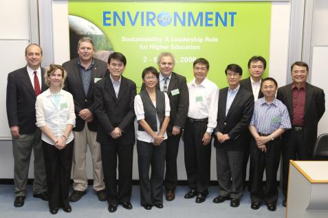 Secretary for the Environment Mr Edward Yau (fourth from left), HKUST President Prof Paul Chu (fourth from right), HKUST Vice-President for Academic Affairs Prof Roland Chin (third from right), Prof Jiahua Pan (fifth from right), Prof Canfa Wang (second from right) and other guests and speakers attend the HKUST Environment distinguished talk.	
