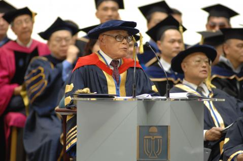 HKUST Pro-Chancellor Sir SY Chung presides over the Congregation	