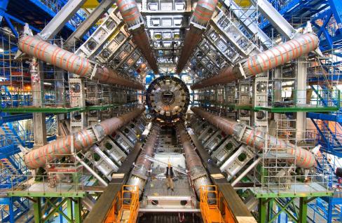  ATLAS探测器的正面（相片鸣谢：CERN）