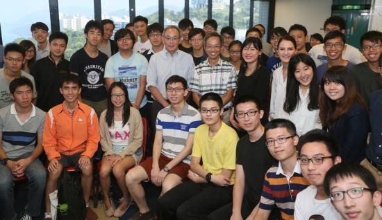  A sharing session between Prof Steven Chu (second row, left five) and students