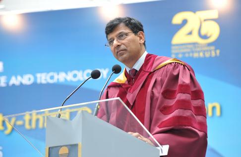  Dr Raghuram G Rajan, Governor of the Reserve Bank of India, delivers a commencement speech.