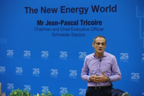  Mr Jean-Pascal Tricoire shares his insights on "The New Energy World" at HKUST 25th Anniversary Distinguished Speakers Series.