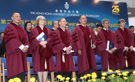  六位荣誉博士：（左起）陈乐宗博士、Ingrid Daubechies教授、Robert S Langer教授、柳传志先生、陆锦标教授及裴宜理教授。