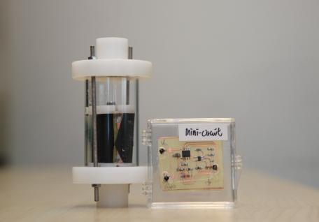  科大研发的小型脉冲电场杀菌装置。