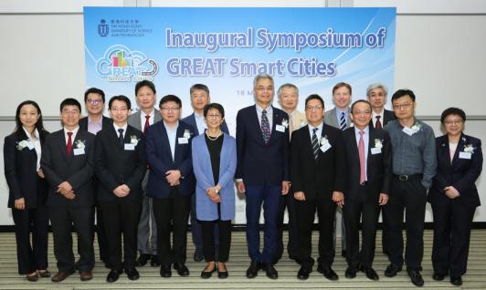  HKUST Acting President Prof Wei Shyy (5th right, front row), Prof Tim Cheng, Dean of Engineering, HKUST (3rd right, front row) with leading members of the GREAT Smart Cities Center and the guest speakers in the Symposium.