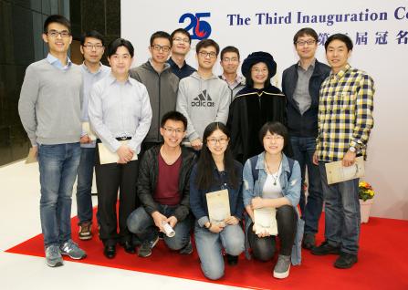  劉紀美教授 (後排，右三) 的研究團隊