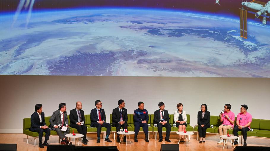 中国载人航天工程代表团到访科大  与师生互动交流