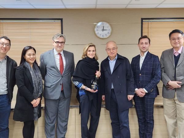 HKUST Vice-President for Institutional Advancement Prof. WANG Yang (third right) and HKUST representatives met with the Fondation de France delegation led by CEO Mrs. Axelle DAVEZAC (center).
