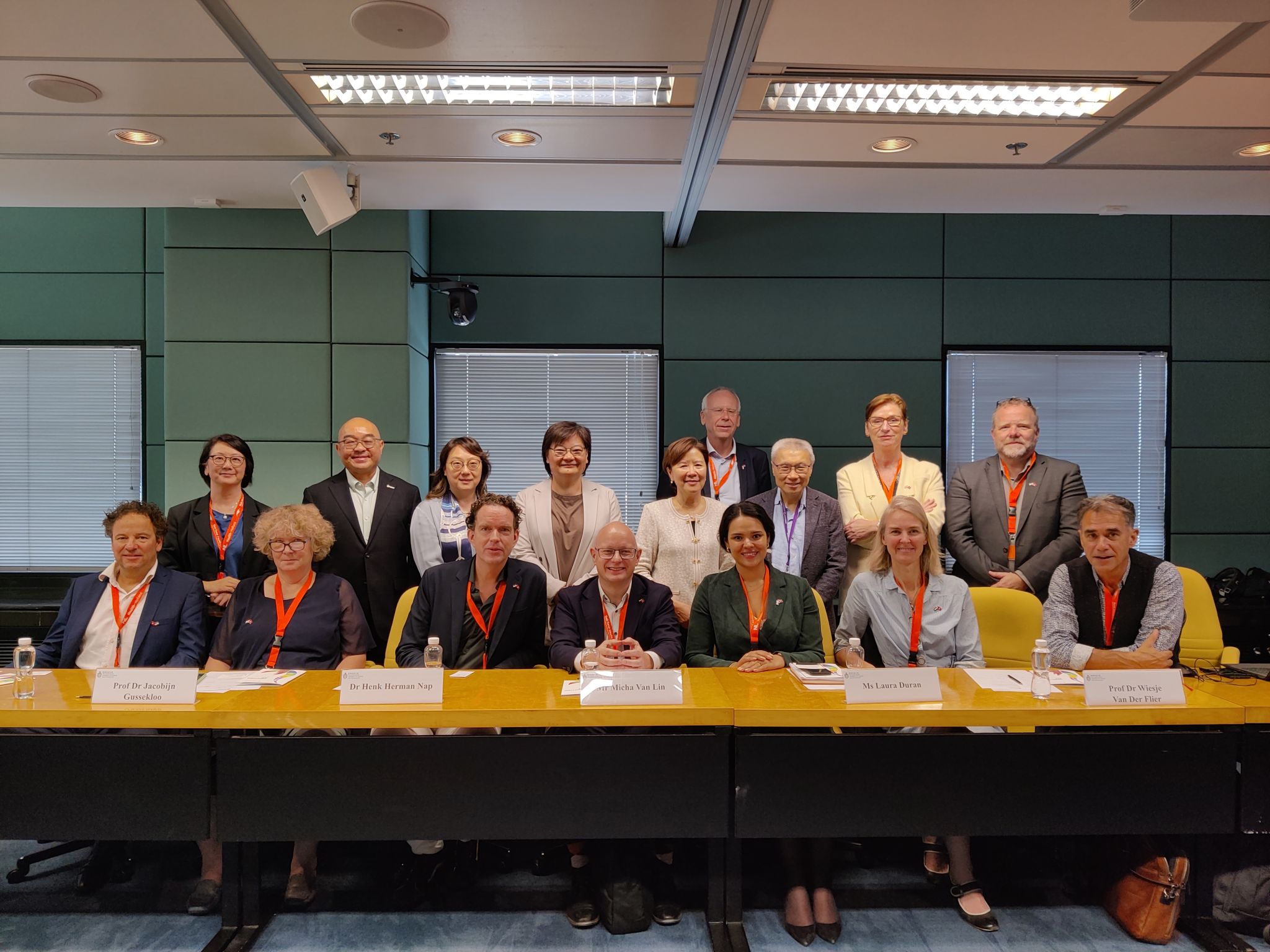 HKUST President Prof. Nancy IP and her research team from the Hong Kong Center for Neurodegenerative Diseases (HKCeND), and the head of the Knowledge Transfer Office (Biomedical and Healthcare) met with the delegation from The Netherlands.