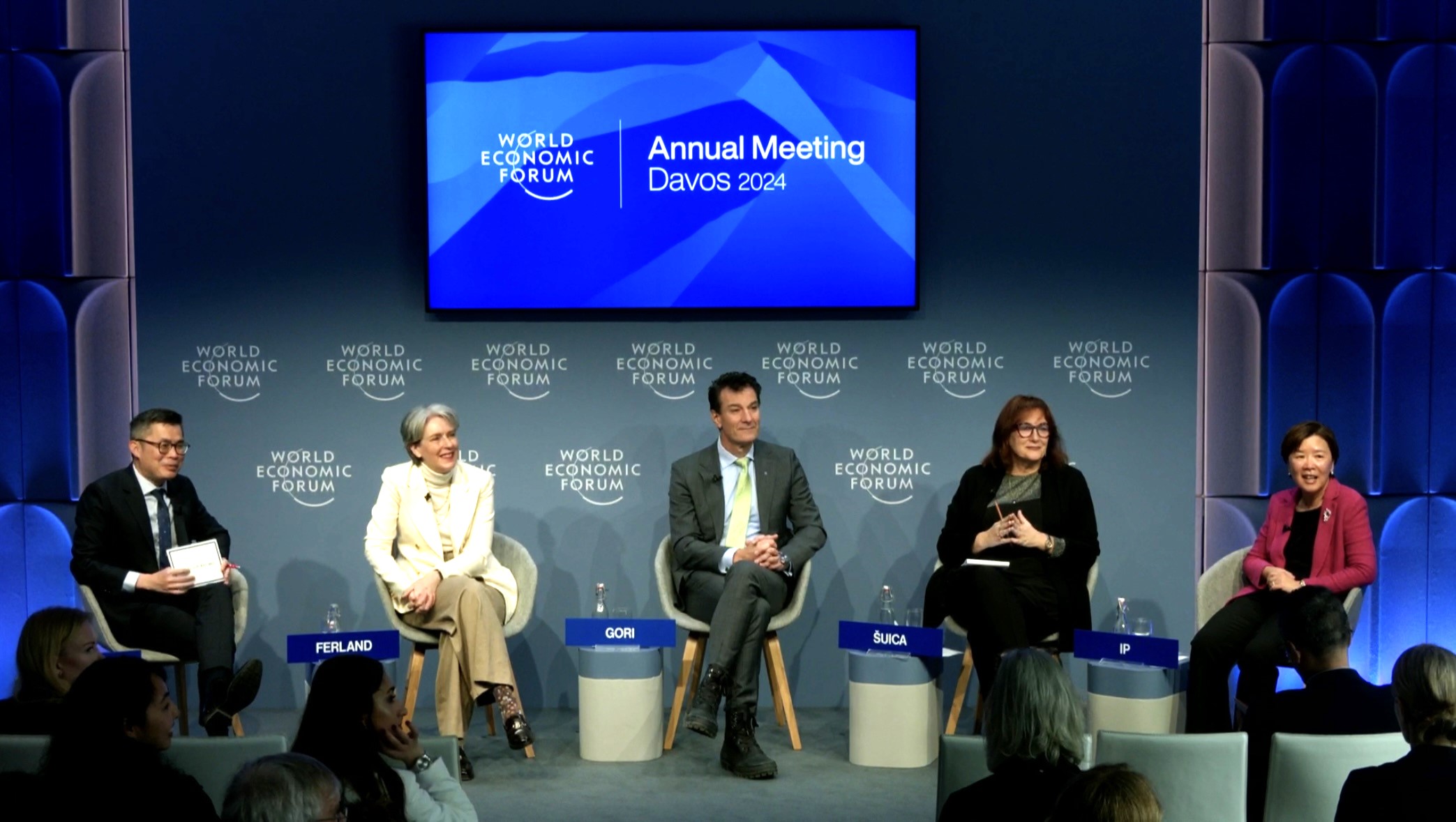Prof. Ip (right) shares insights with prominent leaders from European Commission, Manulife Financial and Mercer (Marsh McLennan) on the panel “Navigating Longer Lifespans”. (Photo credit: The World Economic Forum) 