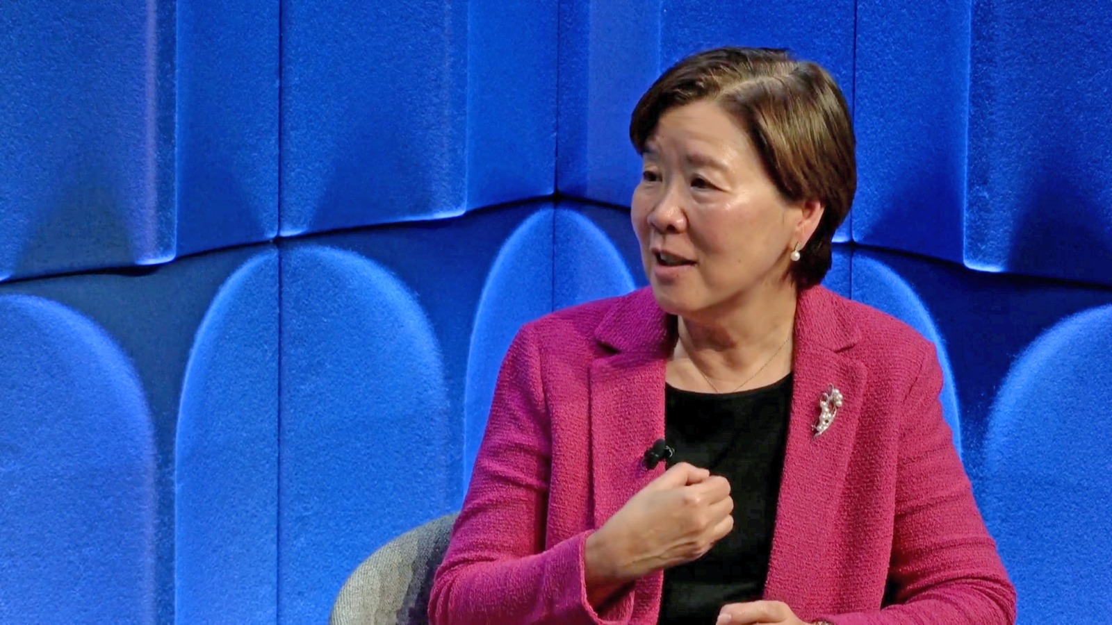  Prof. Ip shares her unique perspective in a panel on healthy aging. (Photo credit: The World Economic Forum) 