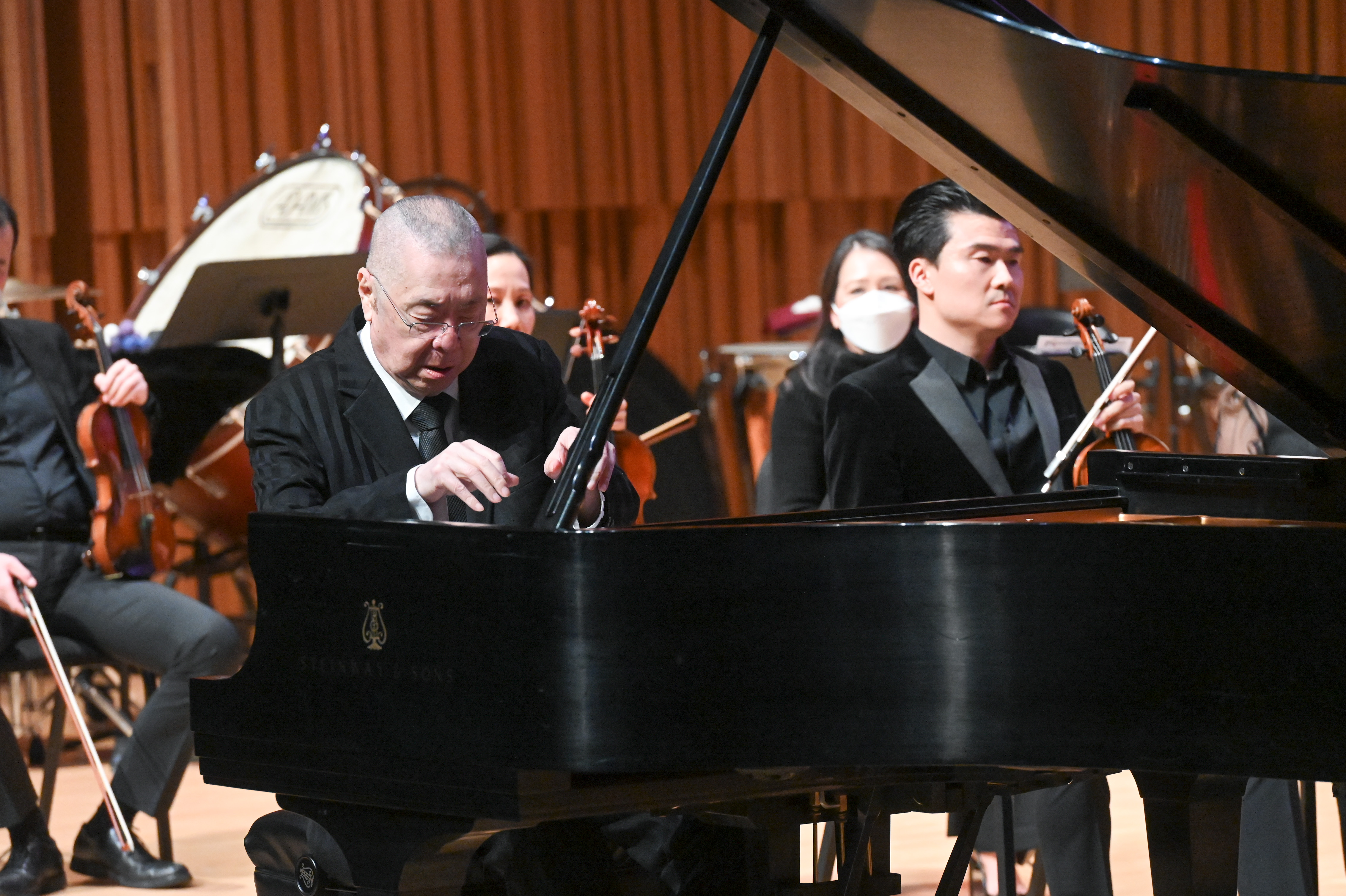 国际知名的中国钢琴大师刘诗昆为音乐会压轴表演。
