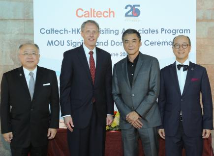  (左起) 香港科技大学校董会主席廖长城先生、Thomas F Rosenbaum教授、柯万柯先生及陈繁昌教授。