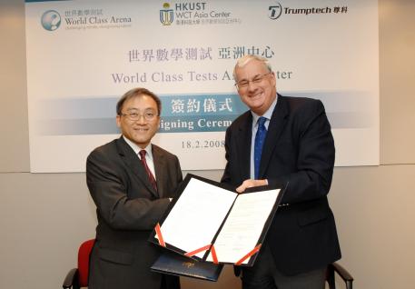  HKUST's Prof Tony Eastham, Acting Vice-President for Research and Development (right) and Trumptech's CEO Mr Kwok Tin-Ming at the contract signing ceremony.