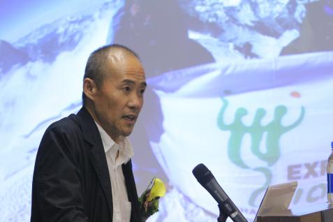 王 石 教 授 分 享 了 他 的 成 功 之 道 和 攀 登 珠 峰 体 验 。	