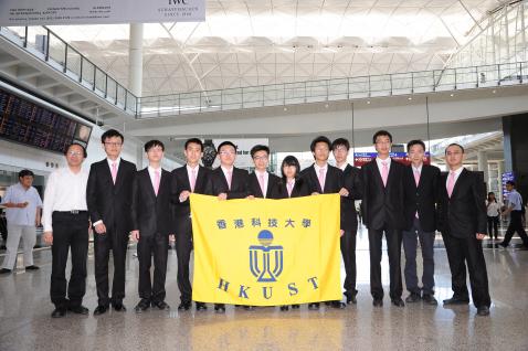 科 大 培 訓 導 師 與 參 加 亞 洲 物 理 奧 林 匹 克 的 香 港 隊 員	