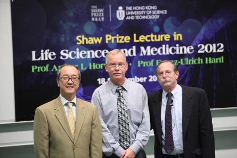 科 大 校 長 陳 繁 昌 教 授 ( 左 起 ) 、 弗 朗 茲 — 烏 爾 里 奇 ． 哈 特 爾 教 授 及 亞 瑟 ． 霍 里 奇 教 授 在 「 邵 逸 夫 生 命 科 學 與 醫 學 獎 講 座 2012 」 。	