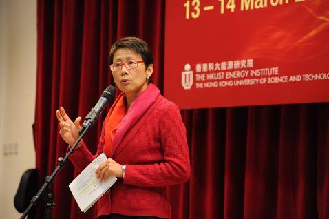  香 港 特 区 政 府 环 境 局 副 局 长 陆 恭 蕙 博 士 于 能 源 研 究 院 首 个 「 可 持 续 能 源 」 论 坛 上 作 主 题 演 讲 。