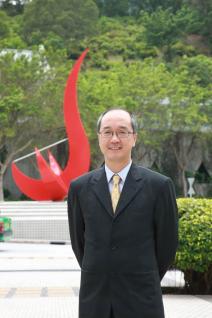 校 長 陳 繁 昌 教 授 對 科 大 排 名 亞 洲 第 一 感 到 欣 喜 。