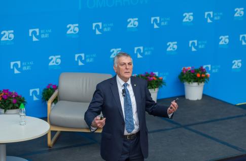  Prof Dan Shechtman speaks on Technological Entrepreneurship at UC RUSAL President’s Forum and HKUST 25th Anniversary Distinguished Speakers Series.