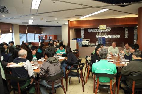  Prof Tony F Chan and Prof Wei Shyy enjoying green meals with student, faculty and staff representatives.