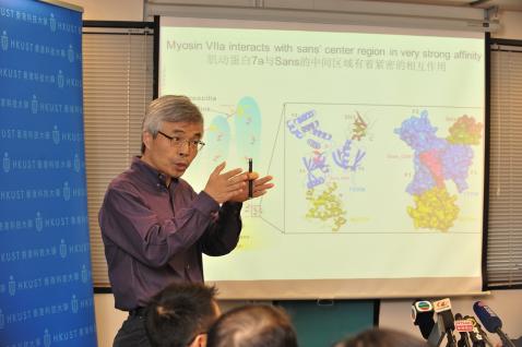 張明傑教授闡述他研究團隊的突破。	