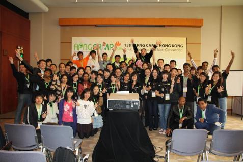 來 自 亞 洲 多 個 國 家 的 年 青 人 聚 首 一 堂 ， 分 享 推 廣 互 聯 網 應 用 的 心 得 。	