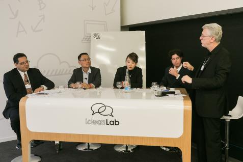  四名科大教授于冬季达沃斯主持「创想研究室」。