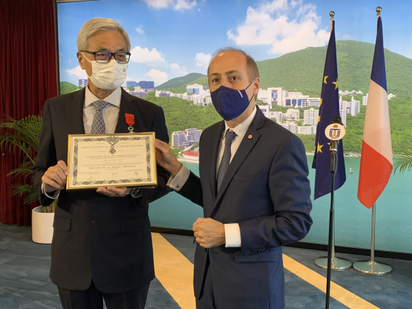 HKUST President Prof. Wei SHYY was bestowed with the distinction of Officer in the National Order of the Legion of Honour by Mr. Alexandre GIORGINI, Consul General of France in Hong Kong and Macau on behalf of the President of the French Republic. 