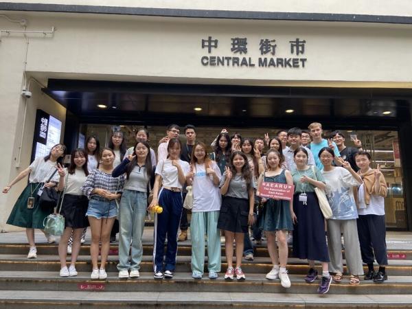 Students visited the Central Market.