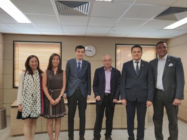 CG Almas (second right) engaged in a productive discussion with HKUST Vice-President for Institutional Advancement Prof. WANG Yang (third right), and other HKUST members.