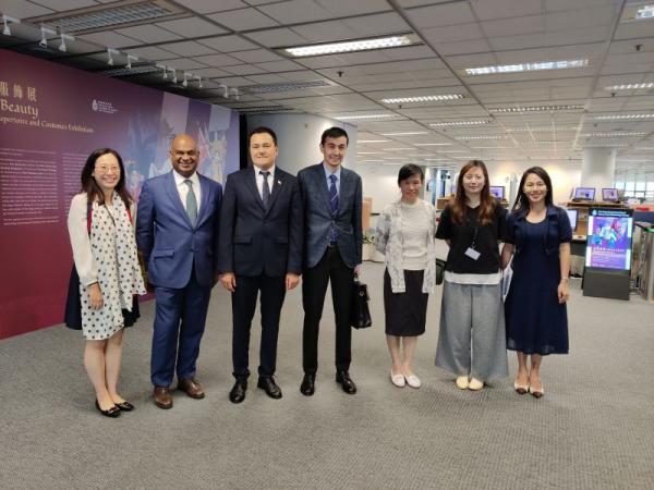 HKUST hosted Mr. Almas SEITAKYNOV (third left), Consul General of the Republic of Kazakhstan in Hong Kong and Macau, for his inaugural visit to HKUST campus.