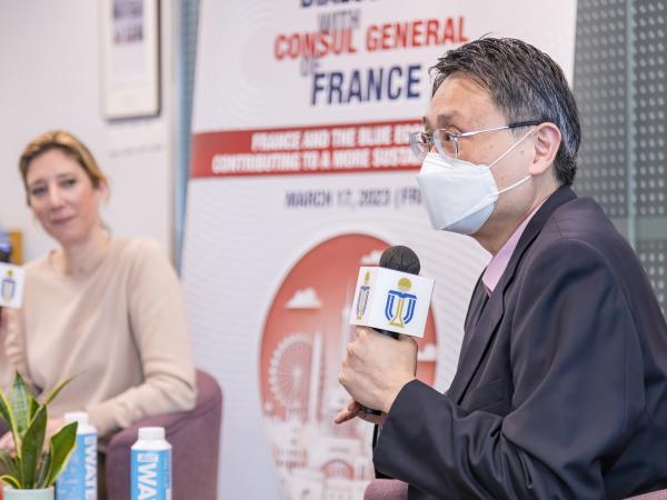 Director of the France-HKUST Innovation Hub Prof. King Lun YEUNG (right)  highlighted the strategic significance of ocean governance, sustainable infrastructure, and marine research in the Global Dialogue Series Seminar. 